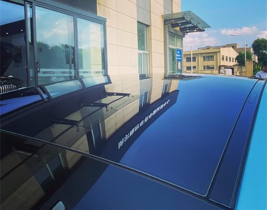 保時捷Taycan裝貼納爾天窗冰甲，更舒適