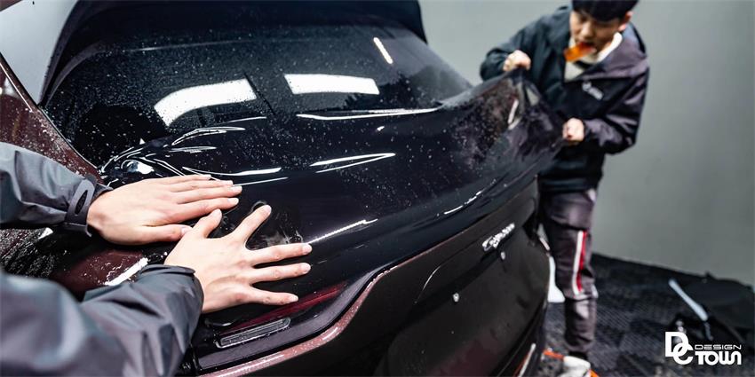 納爾汽車貼膜：汽車貼膜后出現(xiàn)氣泡該怎么處理？